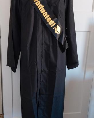 Set Completo Laurea: Toga, Tocco e Fascia "I Grad