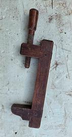 Morsetto antico in legno 