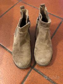 Stivaletti in pelle scamosciata