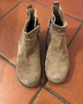 Stivaletti in pelle scamosciata