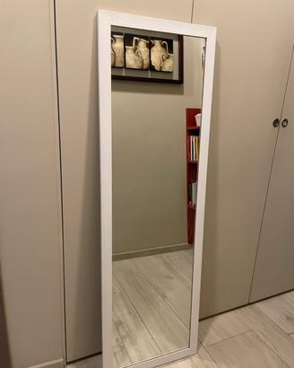 Specchio da parete con cornice in legno