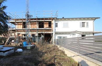 Villa di 160 m² con 5 locali e box auto a Sala Bol