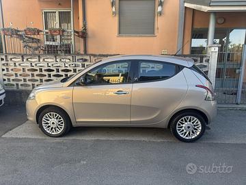 Lancia y