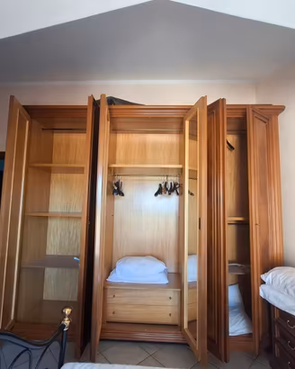Camera da letto in legno massello