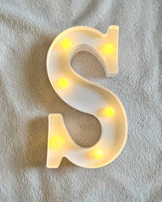 Decorazione Luminosa Lettera S Bianca a Batteria