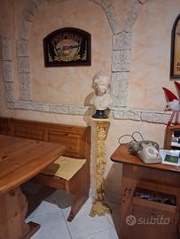 colonna e statua vintage 
