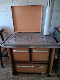 Cucina-stufa a legna