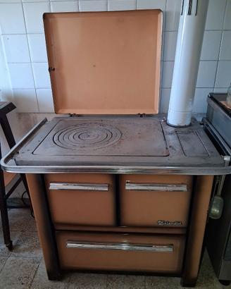 Cucina-stufa a legna