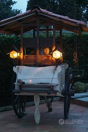 Antico Carro con tettuccio e lanterne