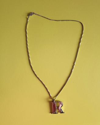 Collana con ciondolo Lettera R.