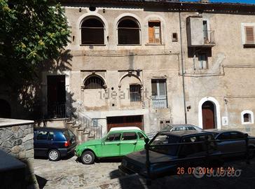 Casa indipendente 700 mq 2 piani 12 locali 2 bagni