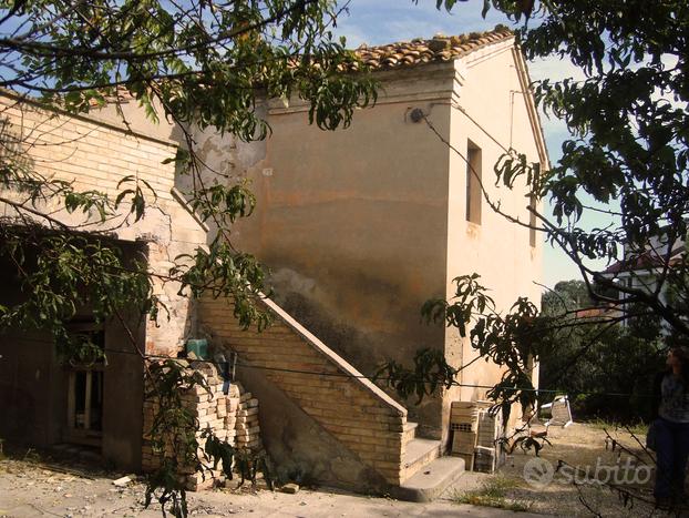 Rustico da ristrutturare + terreno edificabile