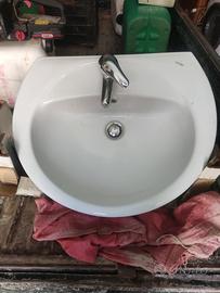 lavandino in ceramica bianco 