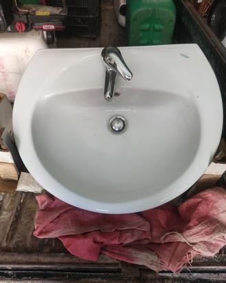 lavandino in ceramica bianco 