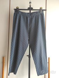 Pantaloni al ginocchio a pois bianchi