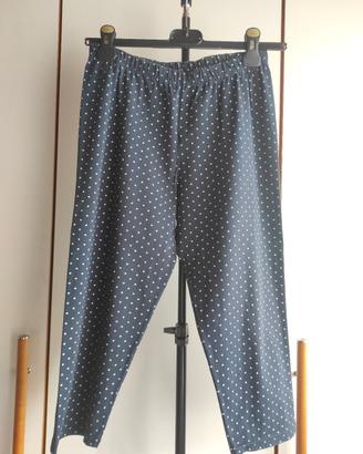 Pantaloni al ginocchio a pois bianchi
