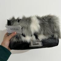 Borsa guess con pelliccia bianca e nera