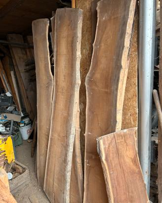 Assi in legno stagionati molto vecchi