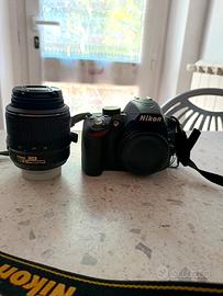 DSLR Nikon 3200 (corpo macchina e obiettivo base)