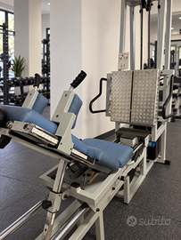 Pressa orizzontale Technogym – pacco pesi 400 kg