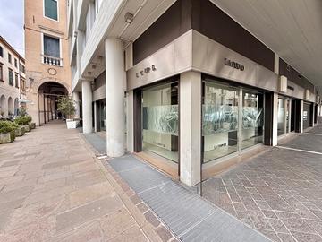 Negozio centro storico