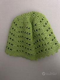 Cappello lavorato all’uncinetto