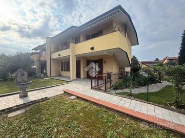 3 LOCALI A CODOGNO