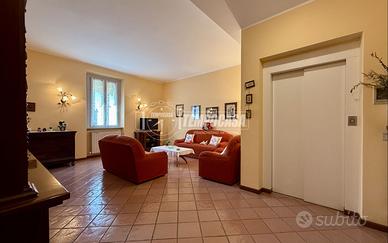 QUADRILOCALE SENZA SPESE CONDOMINIALI CON BOX QUAD