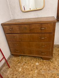 Cassetiera di legno