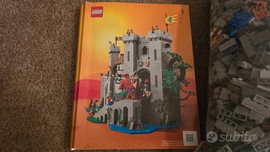 LEGO: Lion Knights' Castle (10305)