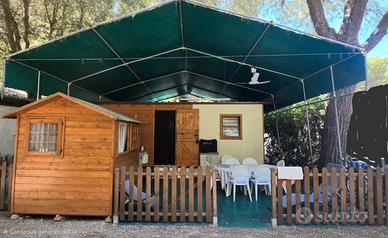 roulotte con veranda di legno