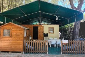 roulotte con veranda di legno