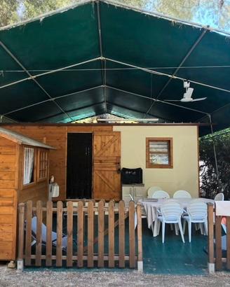 roulotte con veranda di legno