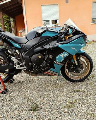 YAMAHA YZF-R1 BIG BANG 2011
