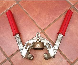 TAPPATRICE UNIVERSALE PER BOTTIGLIA A TAPPO CORONA