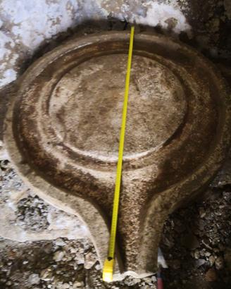 Pietra ANTICA  lavorata a scalpello  anno 1500 +/-