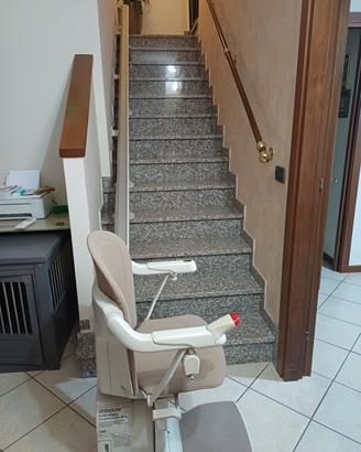 Montascale a poltrona per scala dritta Stannah
