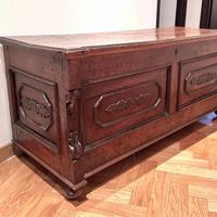 Cassa panca antica e tanti mobili eleganti