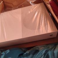 Microsoft Xbox One S TB ricondizionata mai usata.
