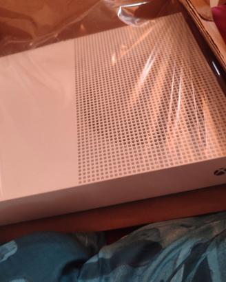 Microsoft Xbox One S TB ricondizionata mai usata.