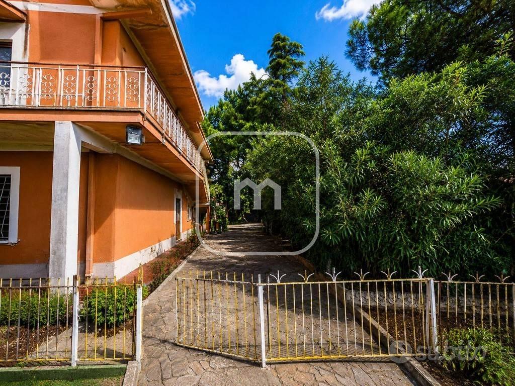Rustico / Casale di 392 m² con più di 5 locali a R - Vista 3