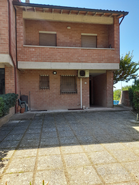 Villetta a schiera capotesta residenziale Assisi