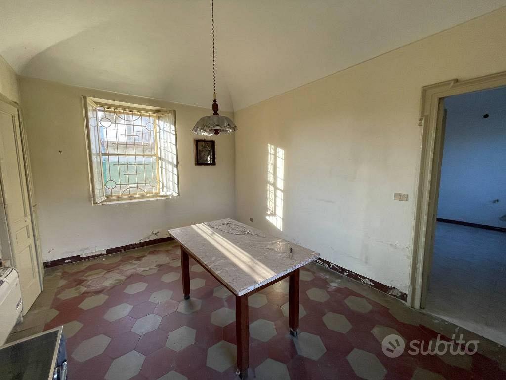 Rustico / Casale di 330 m² con 5 locali e box auto - Vista 4