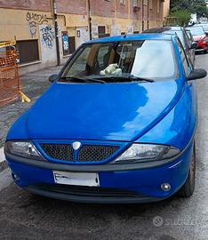 Lancia Y elefantino blu