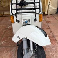 Vespa p200e