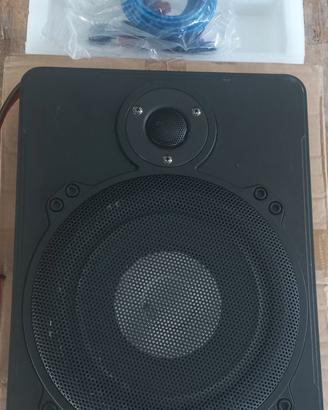 Subwoofer attivo per auto