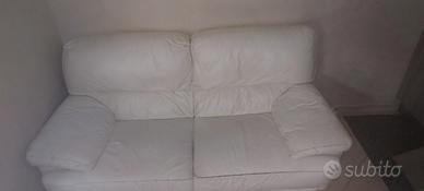 divano in pelle bianco