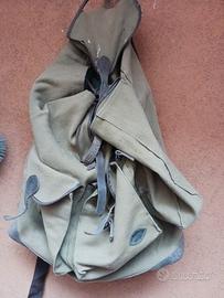 Vecchio zaino caccia