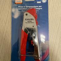 Pinza a compressione per connettori tenuta stagna