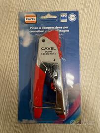 Pinza a compressione per connettori tenuta stagna